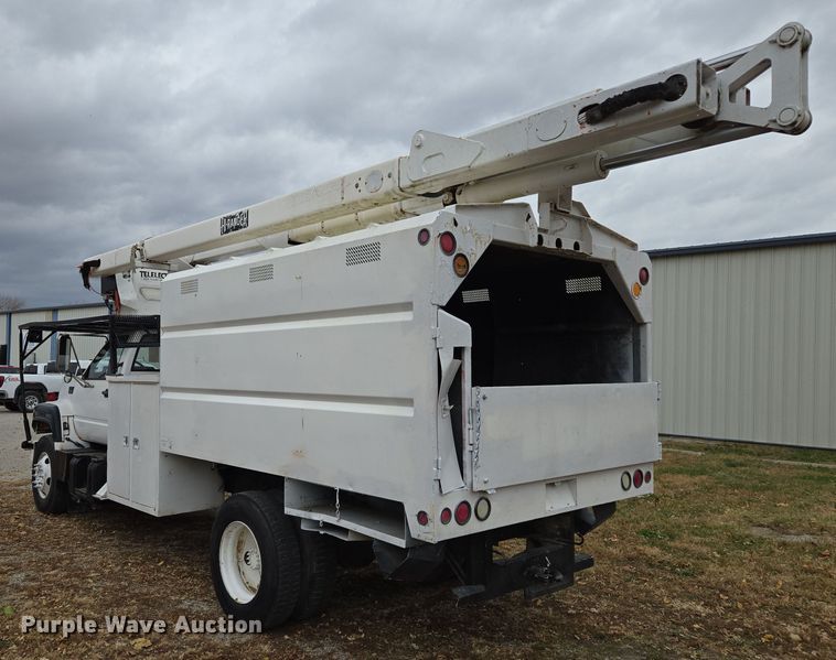 image for item EE8697 2000 Chevrolet  C7500 bucket truck