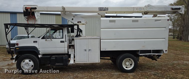 image for item EE8697 2000 Chevrolet  C7500 bucket truck