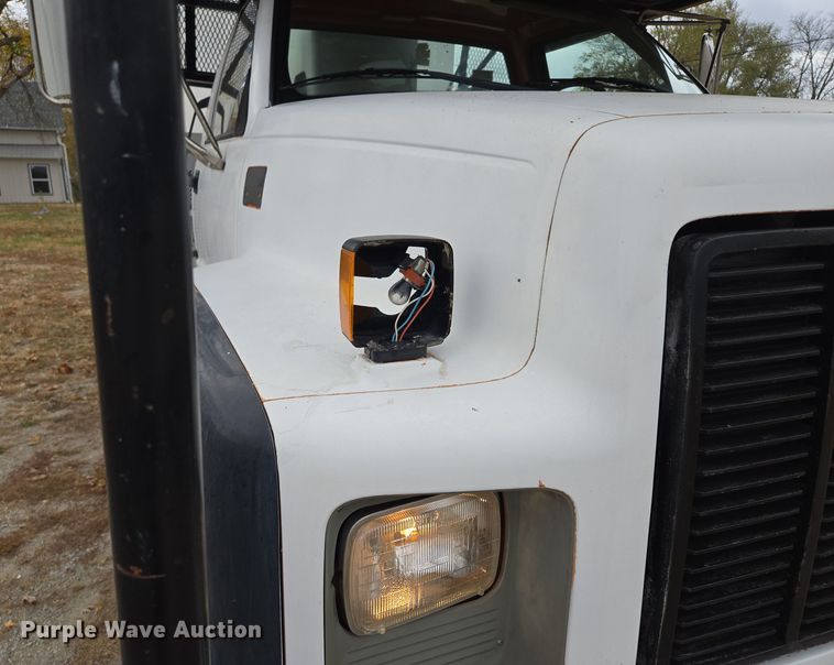 image for item EE8697 2000 Chevrolet  C7500 bucket truck