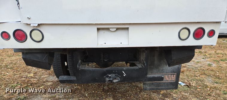 image for item EE8697 2000 Chevrolet  C7500 bucket truck