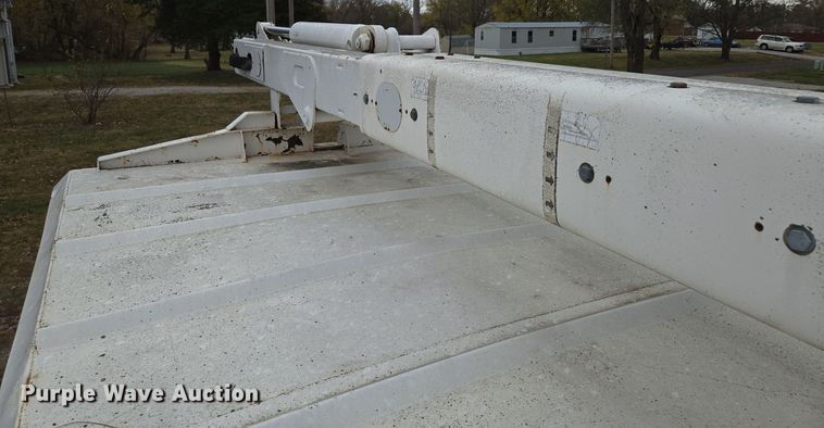 image for item EE8697 2000 Chevrolet  C7500 bucket truck