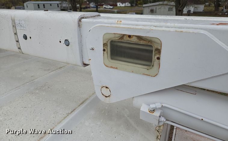 image for item EE8697 2000 Chevrolet  C7500 bucket truck