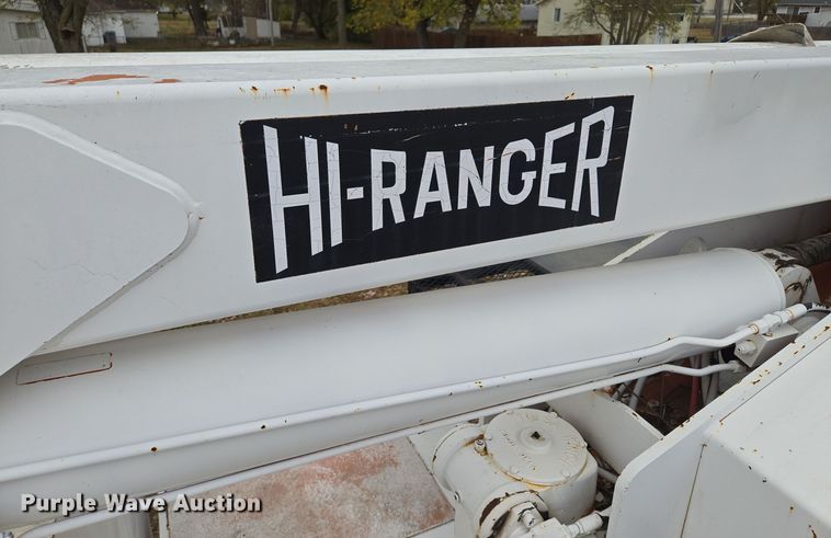 image for item EE8697 2000 Chevrolet  C7500 bucket truck