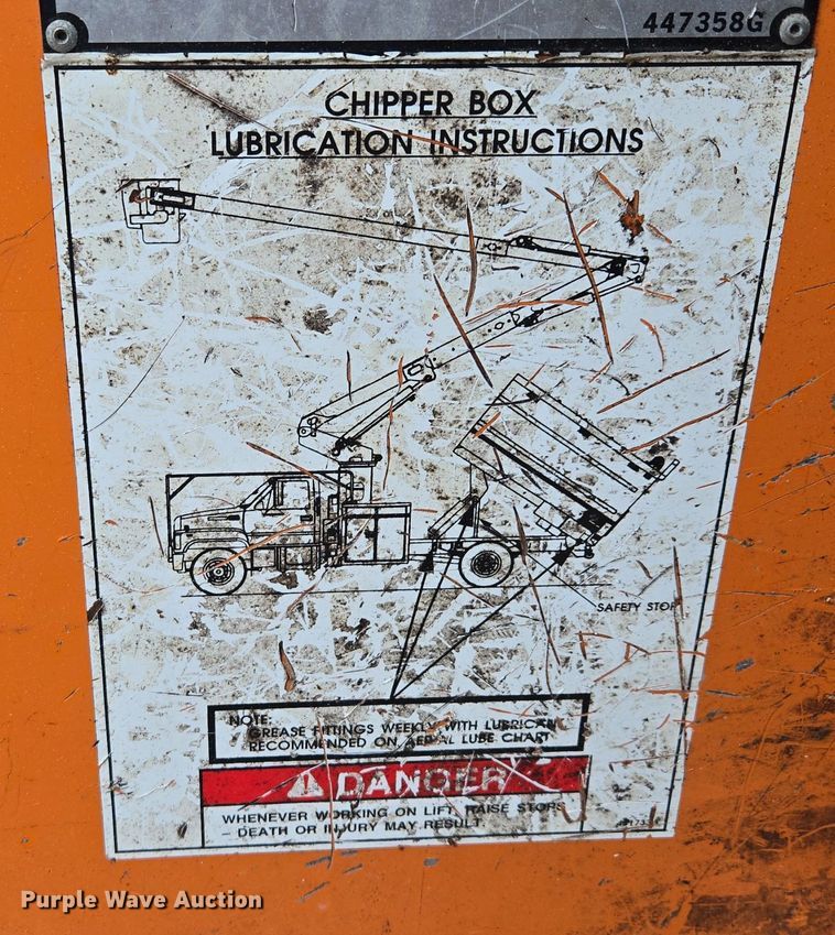 image for item EE8697 2000 Chevrolet  C7500 bucket truck