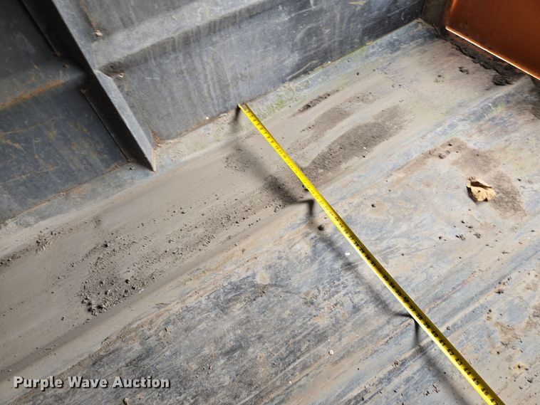 image for item EE8697 2000 Chevrolet  C7500 bucket truck