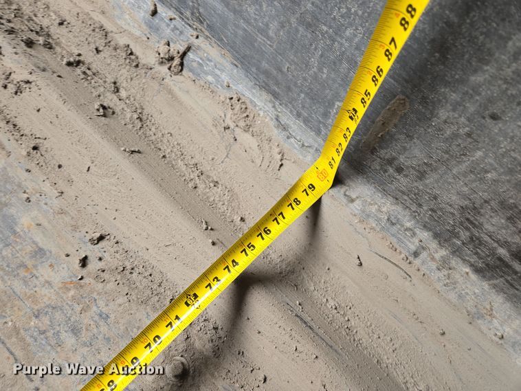 image for item EE8697 2000 Chevrolet  C7500 bucket truck