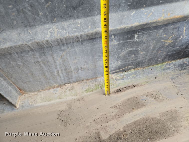 image for item EE8697 2000 Chevrolet  C7500 bucket truck