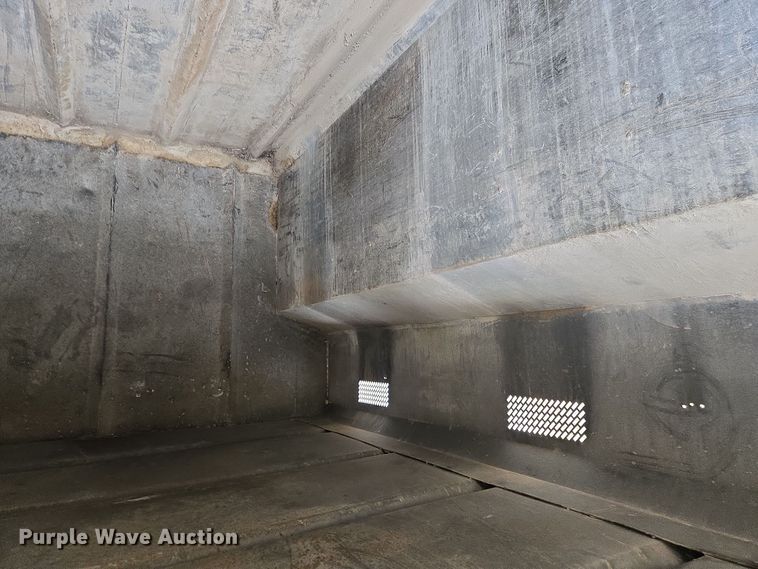 image for item EE8697 2000 Chevrolet  C7500 bucket truck