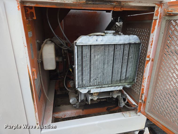 image for item EE8697 2000 Chevrolet  C7500 bucket truck