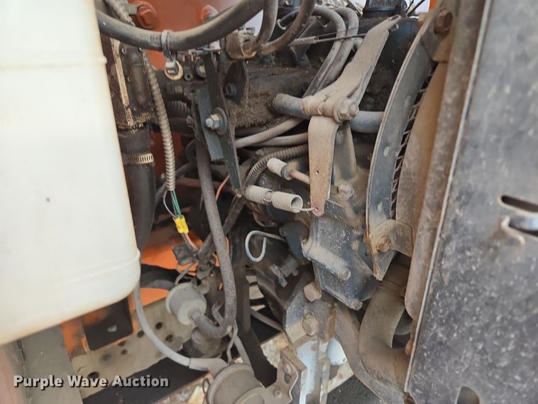 image for item EE8697 2000 Chevrolet  C7500 bucket truck