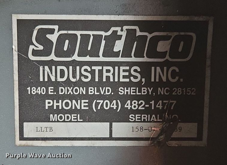 image for item EE8697 2000 Chevrolet  C7500 bucket truck