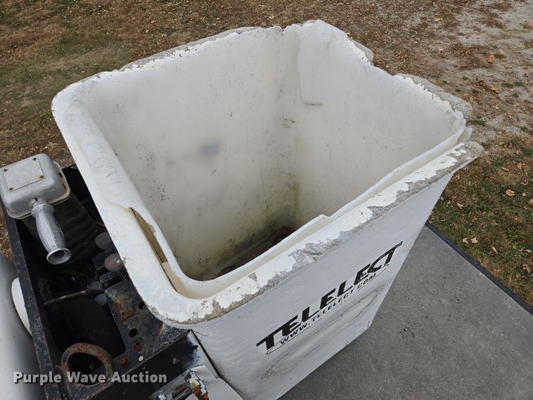 image for item EE8697 2000 Chevrolet  C7500 bucket truck