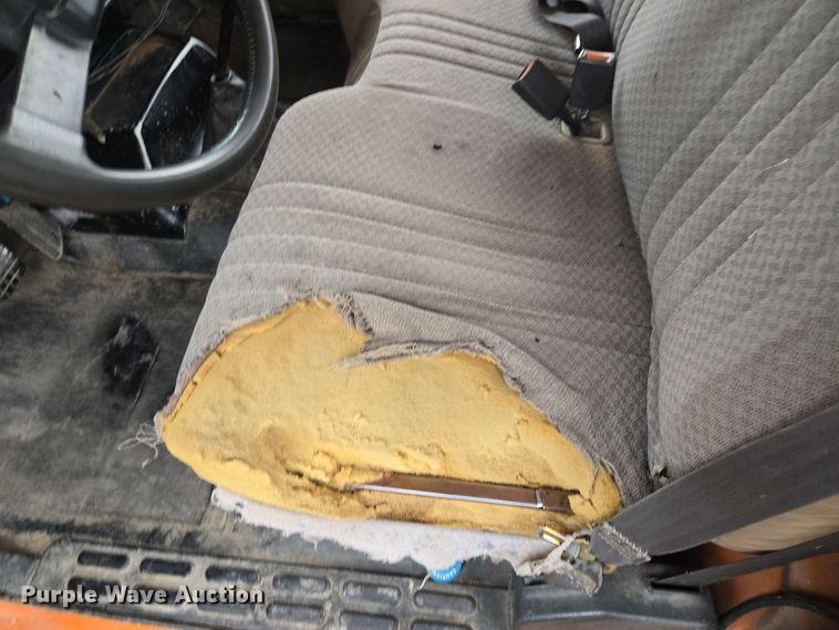 image for item EE8697 2000 Chevrolet  C7500 bucket truck