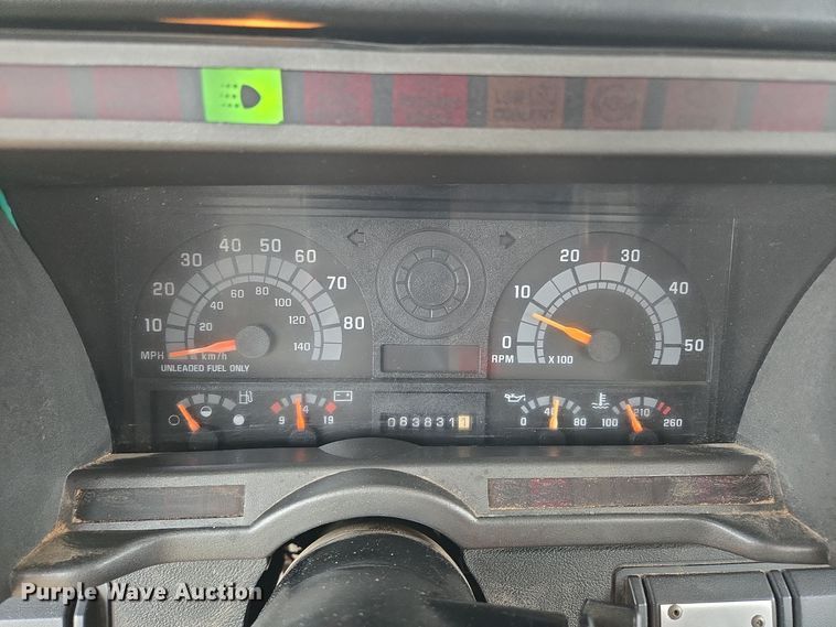 image for item EE8697 2000 Chevrolet  C7500 bucket truck