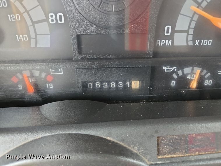 image for item EE8697 2000 Chevrolet  C7500 bucket truck