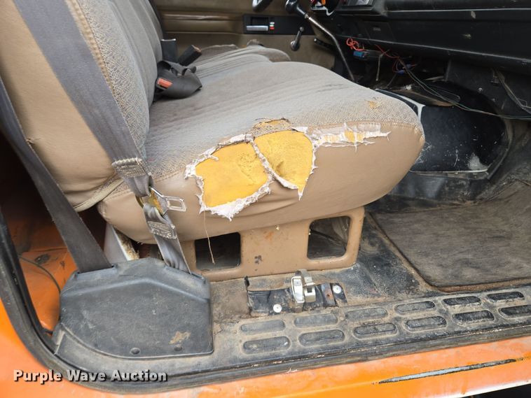 image for item EE8697 2000 Chevrolet  C7500 bucket truck