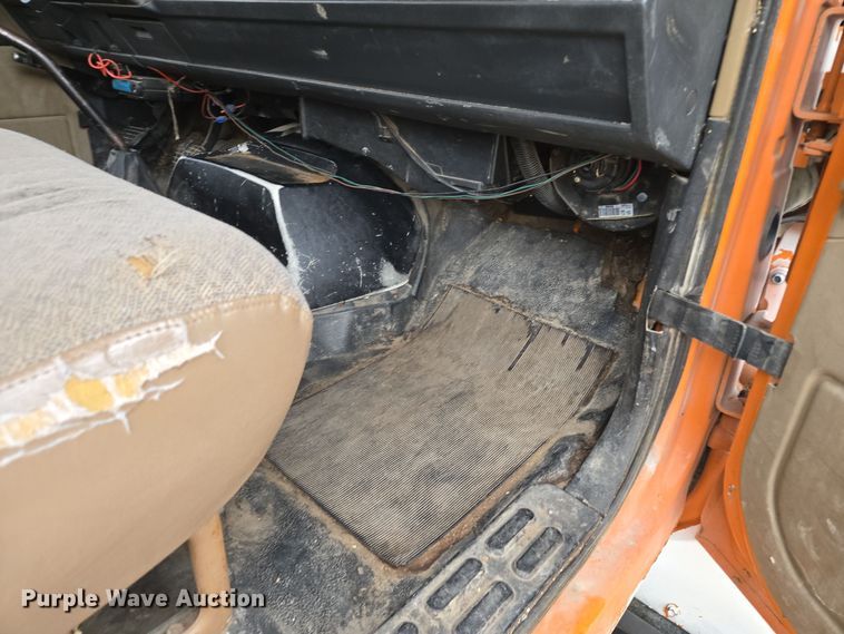 image for item EE8697 2000 Chevrolet  C7500 bucket truck