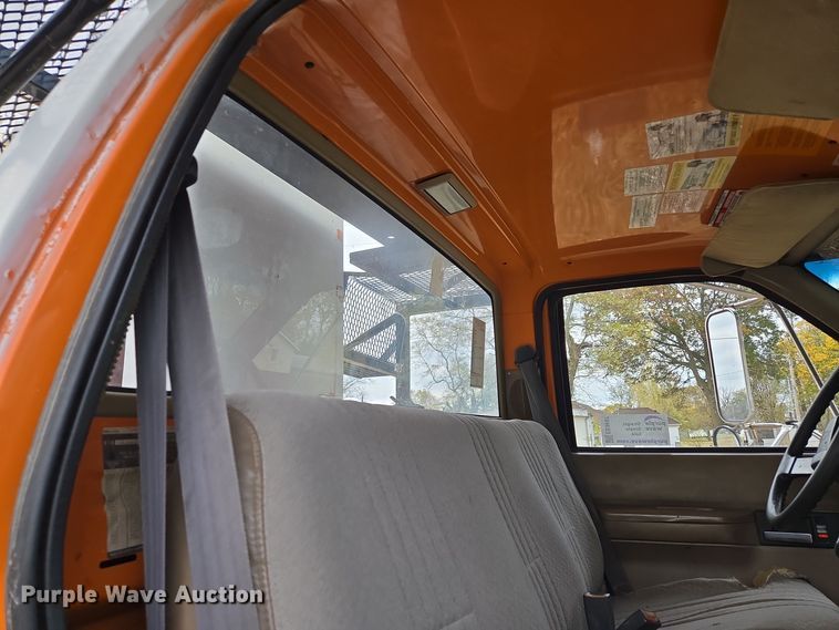 image for item EE8697 2000 Chevrolet  C7500 bucket truck