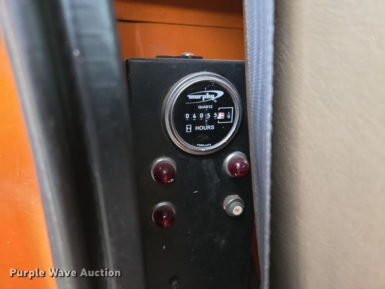 image for item EE8697 2000 Chevrolet  C7500 bucket truck