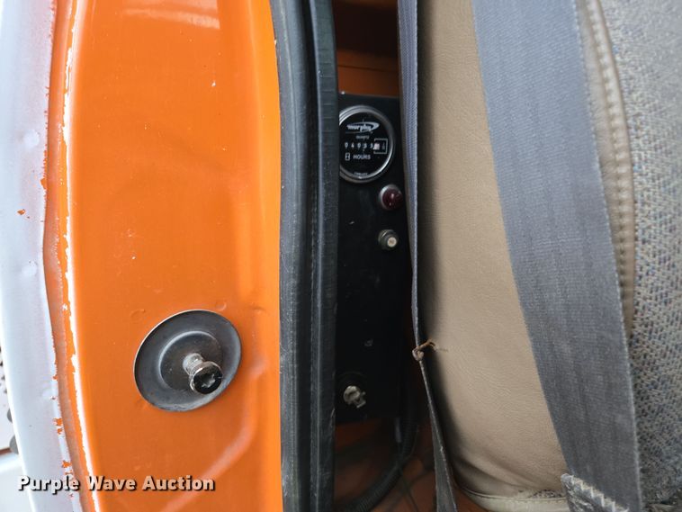 image for item EE8697 2000 Chevrolet  C7500 bucket truck