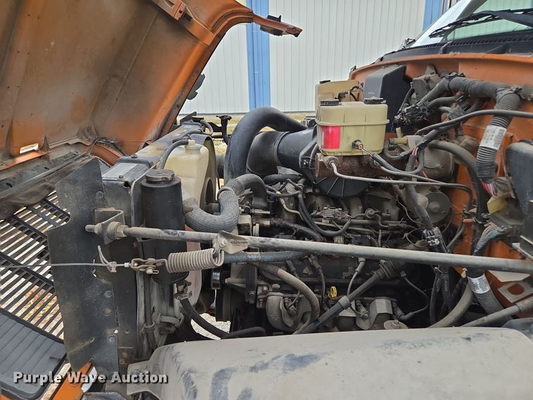 image for item EE8697 2000 Chevrolet  C7500 bucket truck