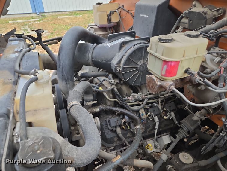 image for item EE8697 2000 Chevrolet  C7500 bucket truck