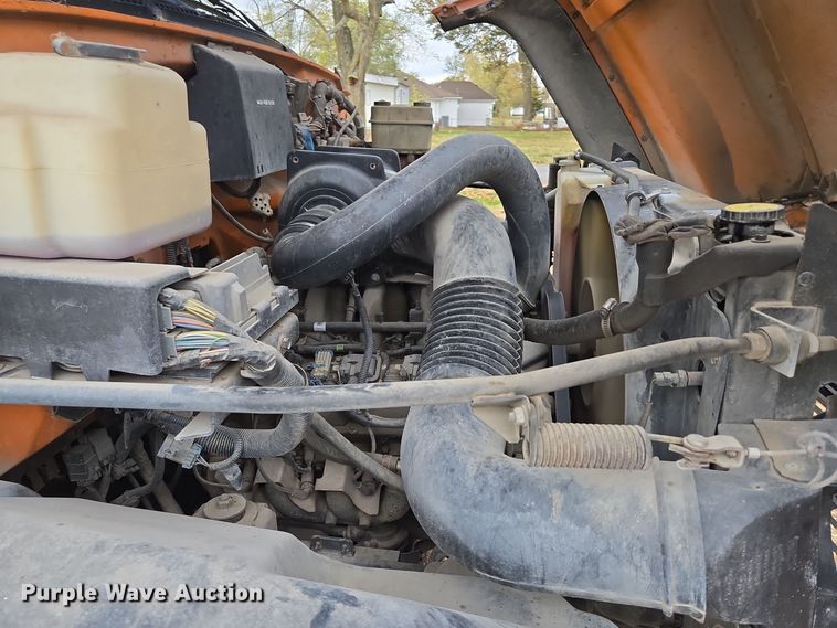 image for item EE8697 2000 Chevrolet  C7500 bucket truck