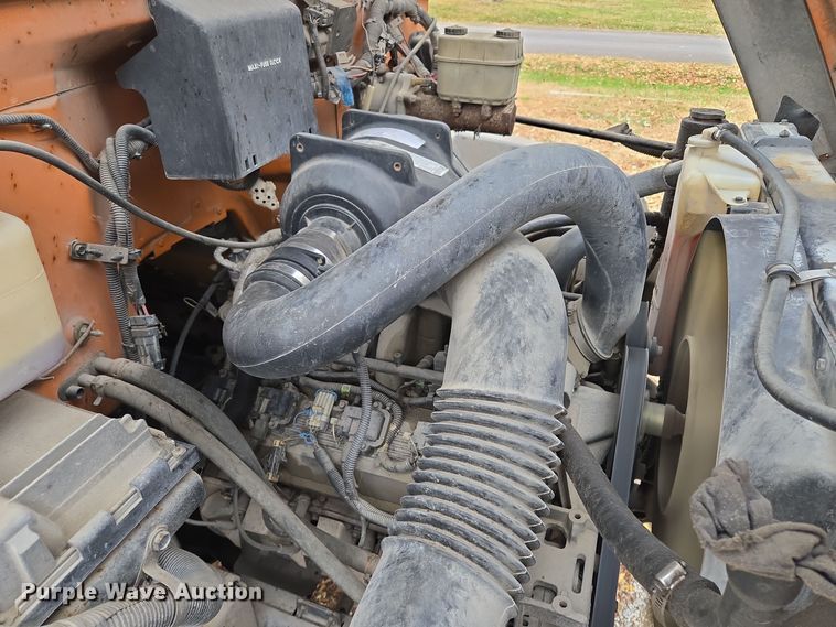 image for item EE8697 2000 Chevrolet  C7500 bucket truck