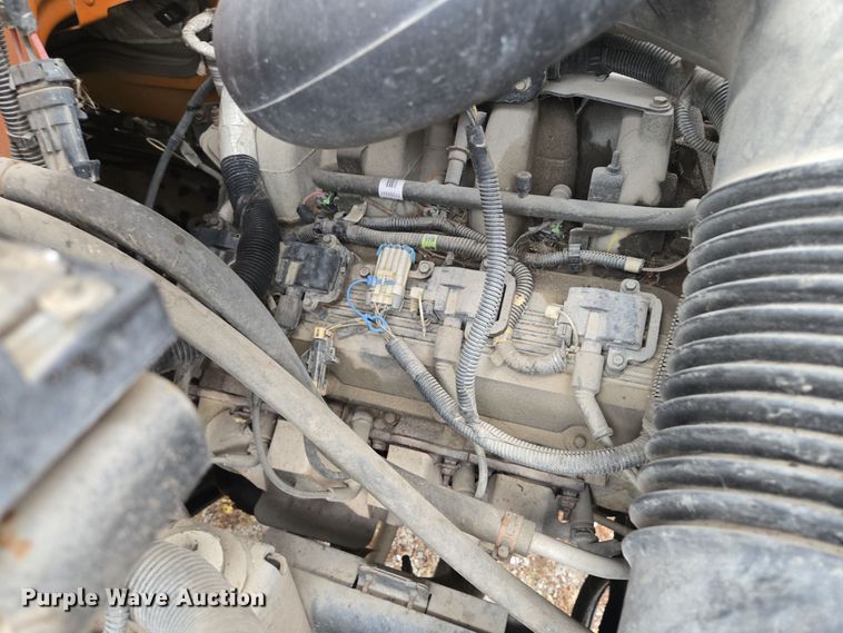 image for item EE8697 2000 Chevrolet  C7500 bucket truck