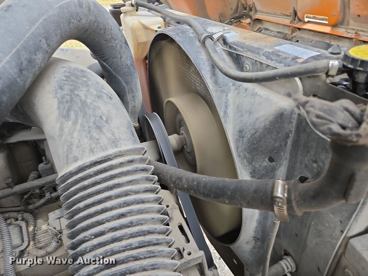 image for item EE8697 2000 Chevrolet  C7500 bucket truck