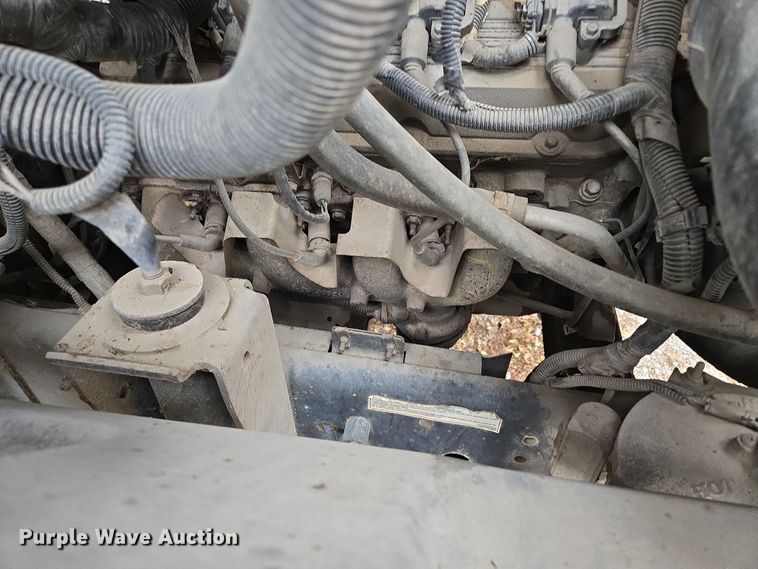 image for item EE8697 2000 Chevrolet  C7500 bucket truck