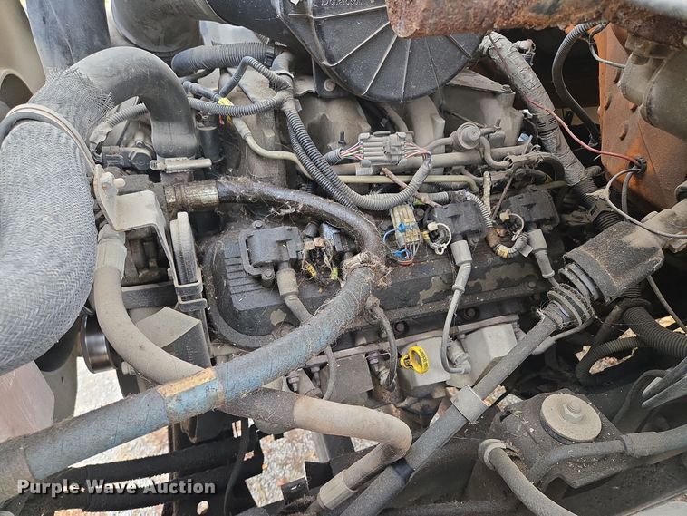 image for item EE8697 2000 Chevrolet  C7500 bucket truck