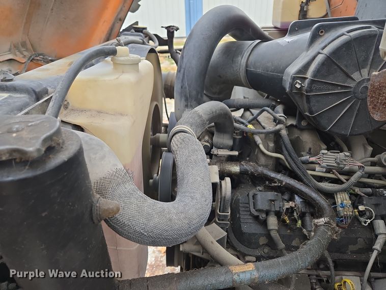 image for item EE8697 2000 Chevrolet  C7500 bucket truck