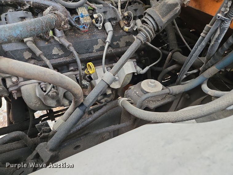 image for item EE8697 2000 Chevrolet  C7500 bucket truck