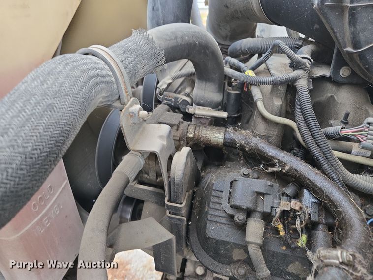 image for item EE8697 2000 Chevrolet  C7500 bucket truck