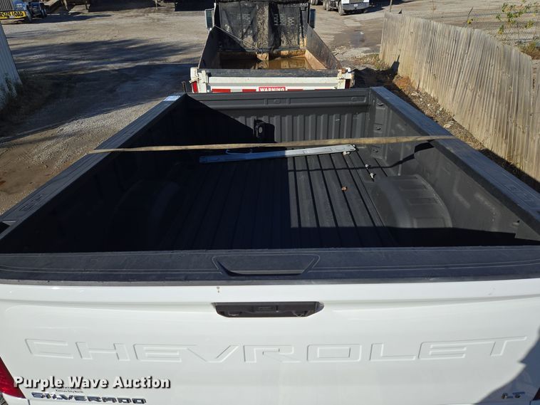image for item EE8722 Pickup truck bed 