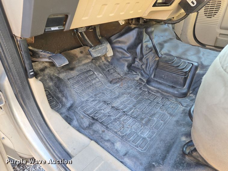 image for item EE8727 2008 Ford  F550 Super Duty XL  dump truck