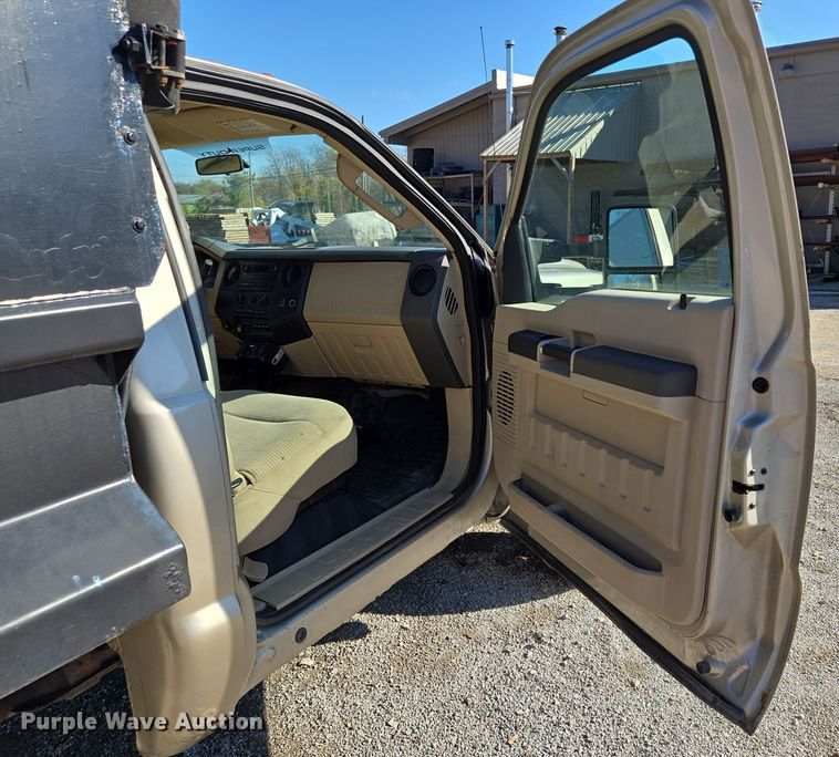 image for item EE8727 2008 Ford  F550 Super Duty XL  dump truck