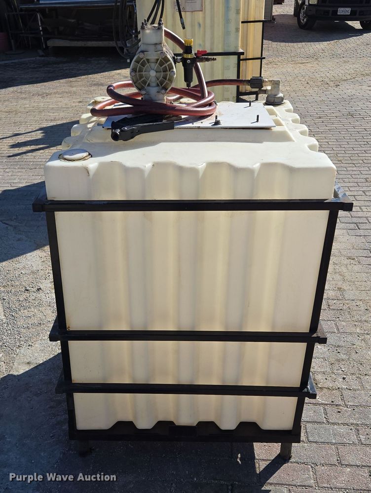 image for item EE8728 Bulk oil tank 