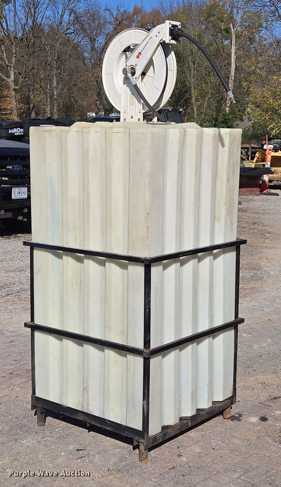 image for item EE8729 Bulk oil tank 