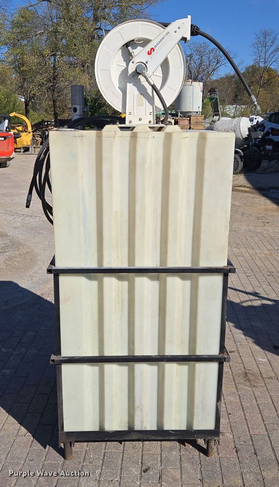 image for item EE8729 Bulk oil tank 