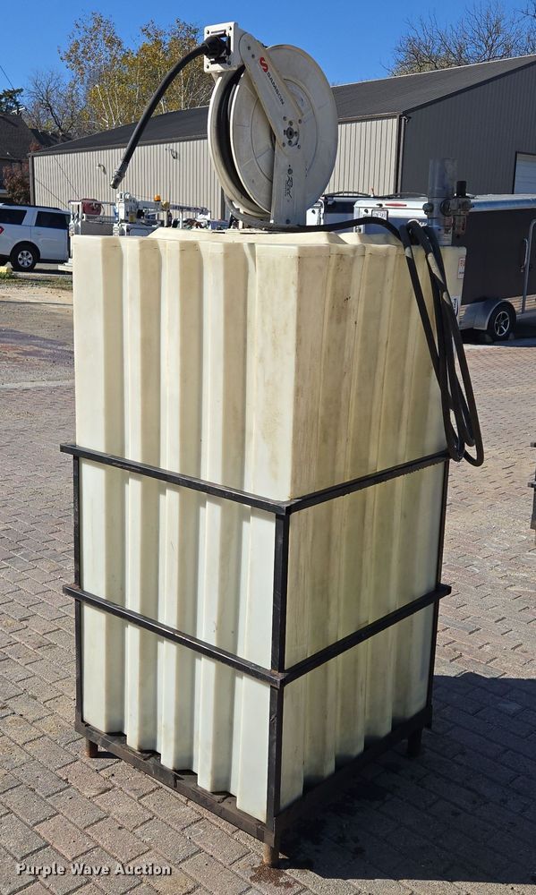 image for item EE8729 Bulk oil tank 