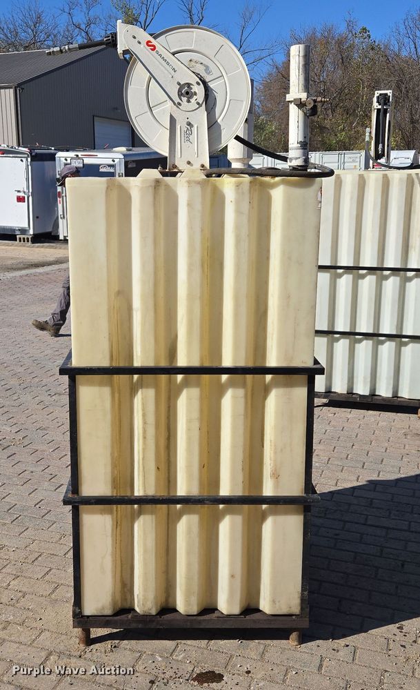 image for item EE8730 Bulk oil tank 