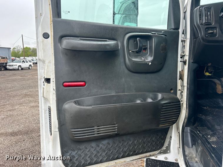 image for item EG1435 2008 Chevrolet  C6500 truck cab and chassis