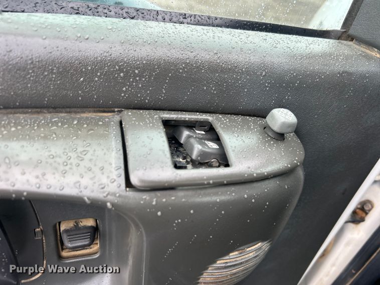 image for item EG1435 2008 Chevrolet  C6500 truck cab and chassis