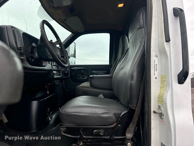 image for item EG1435 2008 Chevrolet  C6500 truck cab and chassis