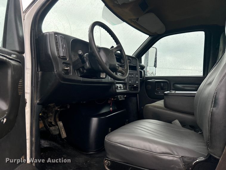 image for item EG1435 2008 Chevrolet  C6500 truck cab and chassis