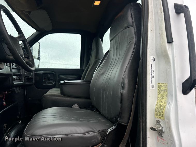 image for item EG1435 2008 Chevrolet  C6500 truck cab and chassis