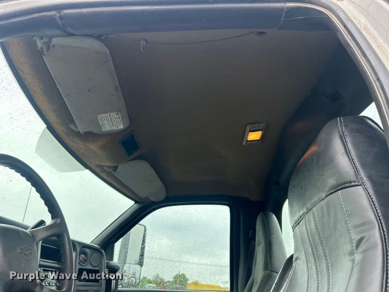 image for item EG1435 2008 Chevrolet  C6500 truck cab and chassis