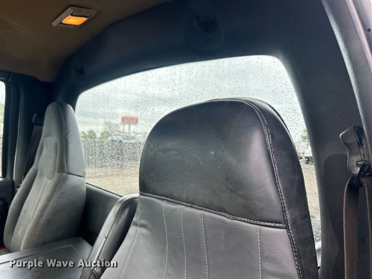 image for item EG1435 2008 Chevrolet  C6500 truck cab and chassis